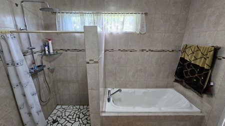 Beautiful 3 bedroom house in Altos Del Maria - image 29