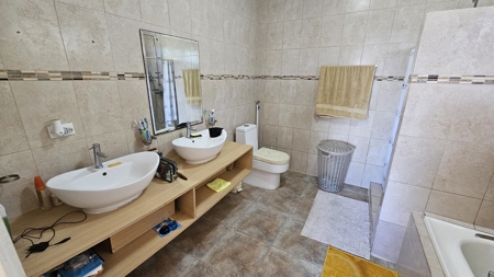 Beautiful 3 bedroom house in Altos Del Maria - image 28