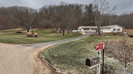 Charming Country Home with Trophy Whitetail Hunting in Junea - image 7