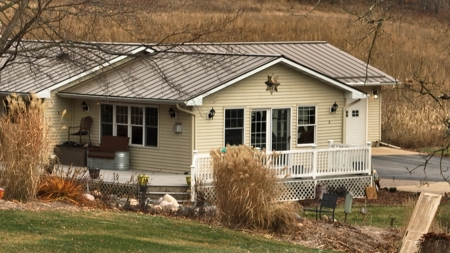 Charming Country Home with Trophy Whitetail Hunting in Junea - image 5