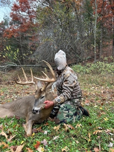 Charming Country Home with Trophy Whitetail Hunting in Junea - image 47