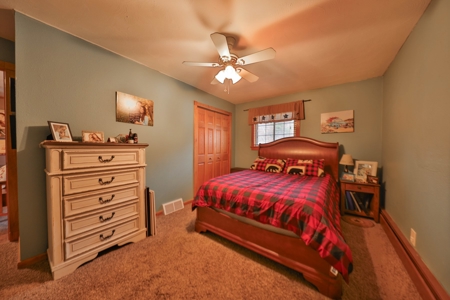 Charming Country Home with Trophy Whitetail Hunting in Junea - image 17