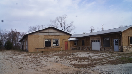 Commercial Building And Land In Arkansas - image 2