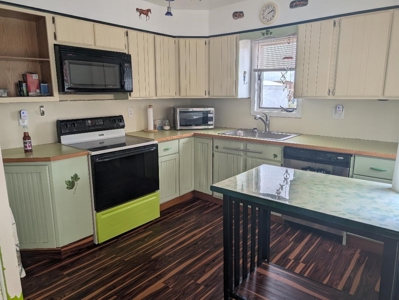 3 Bedroom Home In Sunburst Near Sweetgrass Mt - image 1