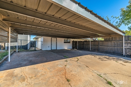 Large Home in San Angelo Texas - image 34