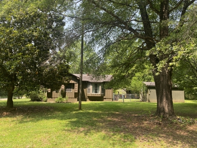 Country Home For Sale In Tn With Equipment Shed & Storage - image 38