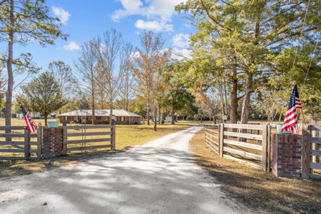 Country Home on 5 Acres in Trenton, FL - image 3