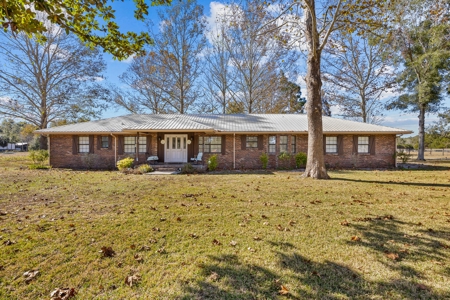 Country Home on 5 Acres in Trenton, FL - image 1