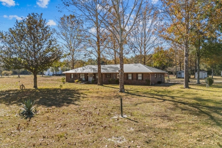 Country Home on 5 Acres in Trenton, FL - image 2