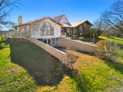 Extraordinary Horse or Hobby Farm with 27.75 Acres, Texas Co - image 3