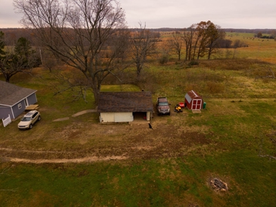 Farmhouse and Hobby Farm in Howell County Missouri - image 38