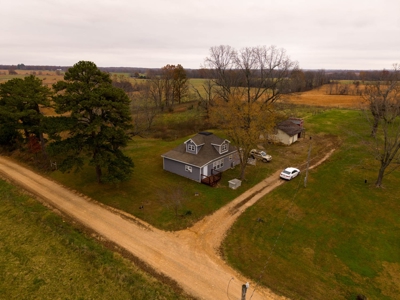 Farmhouse and Hobby Farm in Howell County Missouri - image 35