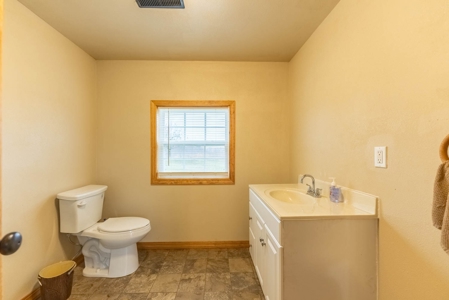 Farmhouse and Hobby Farm in Howell County Missouri - image 24