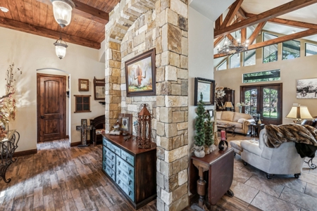 Hill country retreat! - image 21