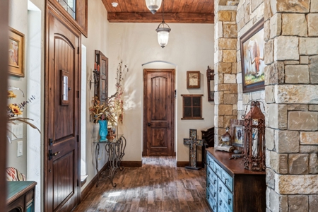 Hill country retreat! - image 14