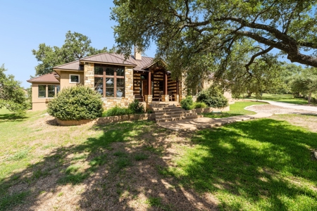 Hill country retreat! - image 2