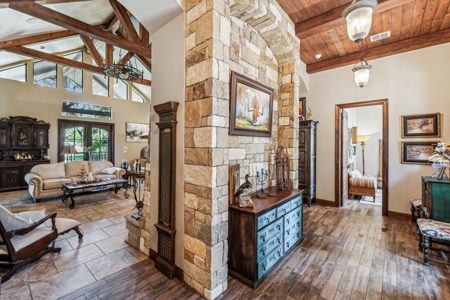 Hill country retreat! - image 15