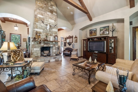 Hill country retreat! - image 35