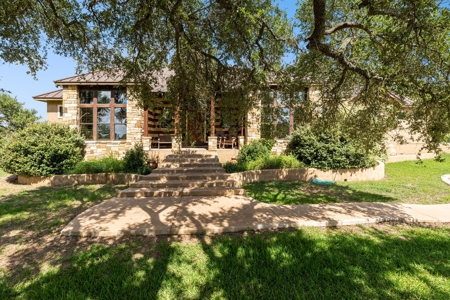 Hill country retreat! - image 1