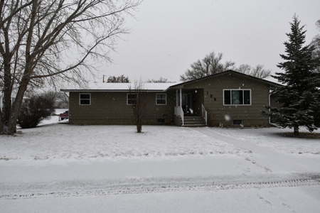 4 Bedrooms 2 Full 1/2 Bathrooms Glendive, MT - image 22
