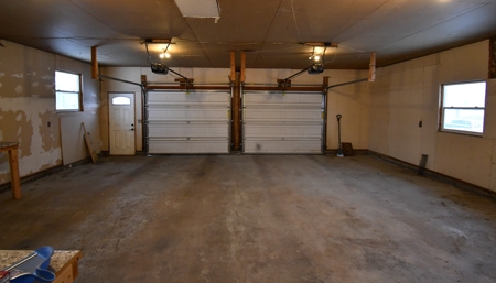 4 Bedrooms 2 Full 1/2 Bathrooms Glendive, MT - image 20