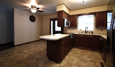 4 Bedrooms 2 Full 1/2 Bathrooms Glendive, MT - image 4