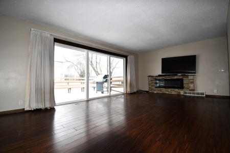 4 Bedrooms 2 Full 1/2 Bathrooms Glendive, MT - image 5