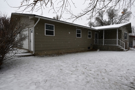 4 Bedrooms 2 Full 1/2 Bathrooms Glendive, MT - image 23