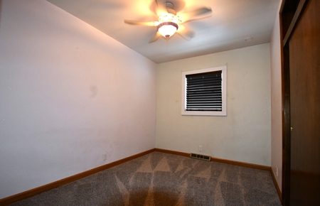 4 Bedrooms 2 Full 1/2 Bathrooms Glendive, MT - image 11