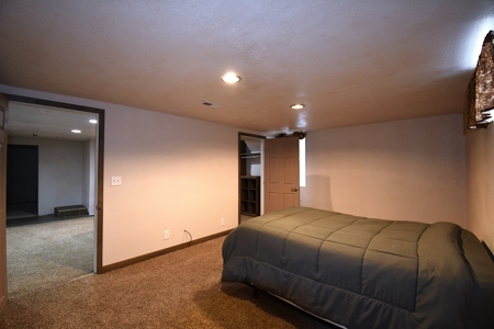 4 Bedrooms 2 Full 1/2 Bathrooms Glendive, MT - image 16