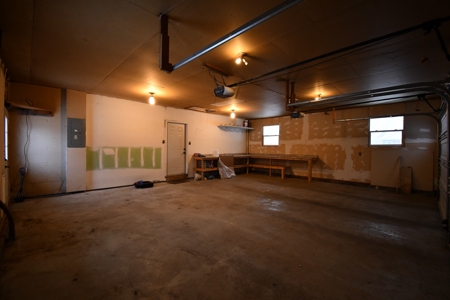 4 Bedrooms 2 Full 1/2 Bathrooms Glendive, MT - image 21