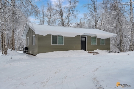 Home for Sale on Large Lot in Chugiak, AK - image 3