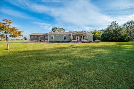 Country Home for Sale on 5 Acres in Branford, Florida - image 3