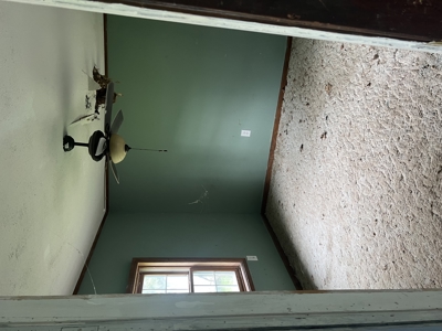 Charming Fixer-Upper Home in Robinson, IL - image 20
