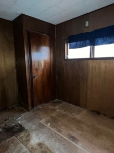 Fixer-Upper with BIG Potential in Robinson, IL - image 2