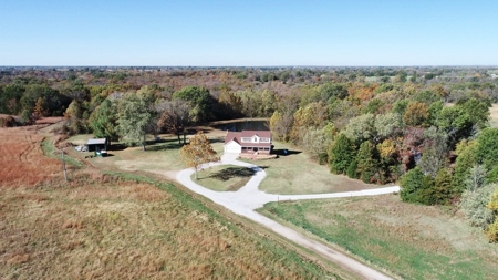 Luxury Country Home & Pond for Sale in Vernon County, MO - image 2