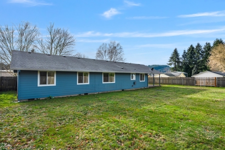 Spacious 4-Bed Home in Yacolt with Large Lot & RV Parking - image 42