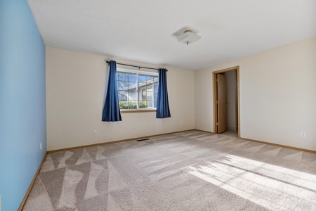 Spacious 4-Bed Home in Yacolt with Large Lot & RV Parking - image 20