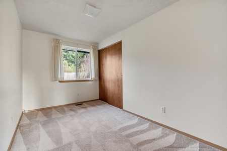 Spacious 4-Bed Home in Yacolt with Large Lot & RV Parking - image 24