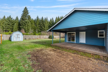 Spacious 4-Bed Home in Yacolt with Large Lot & RV Parking - image 38