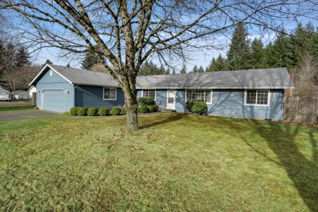 Spacious 4-Bed Home in Yacolt with Large Lot & RV Parking - image 1