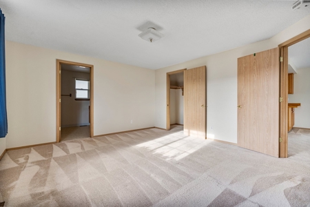 Spacious 4-Bed Home in Yacolt with Large Lot & RV Parking - image 21