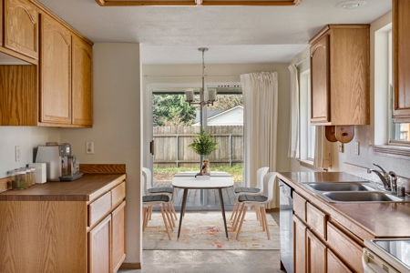 Spacious 4-Bed Home in Yacolt with Large Lot & RV Parking - image 31