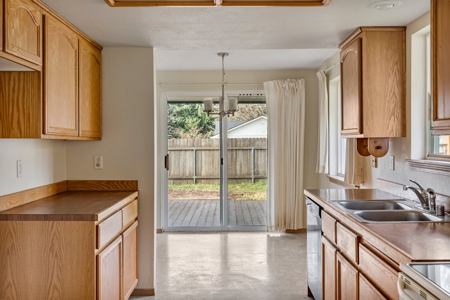 Spacious 4-Bed Home in Yacolt with Large Lot & RV Parking - image 14