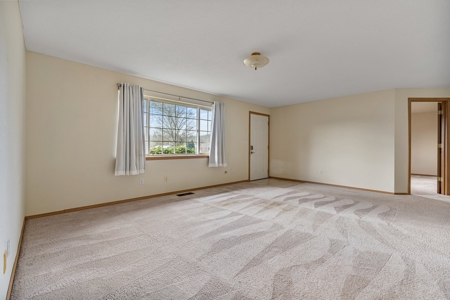 Spacious 4-Bed Home in Yacolt with Large Lot & RV Parking - image 7