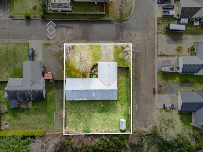 Spacious 4-Bed Home in Yacolt with Large Lot & RV Parking - image 35