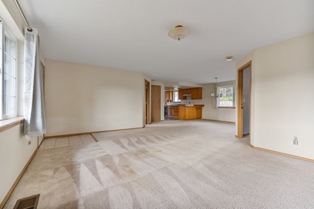 Spacious 4-Bed Home in Yacolt with Large Lot & RV Parking - image 8
