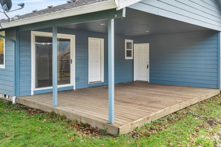 Spacious 4-Bed Home in Yacolt with Large Lot & RV Parking - image 39