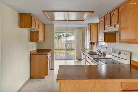 Spacious 4-Bed Home in Yacolt with Large Lot & RV Parking - image 13