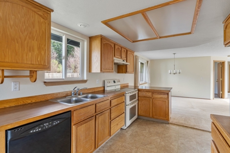 Spacious 4-Bed Home in Yacolt with Large Lot & RV Parking - image 16